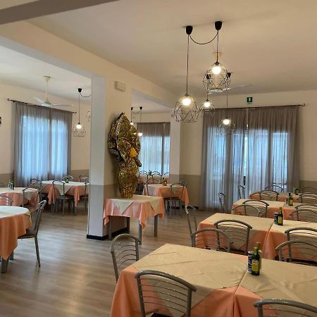 Hotel Vera Чезенатіко Екстер'єр фото