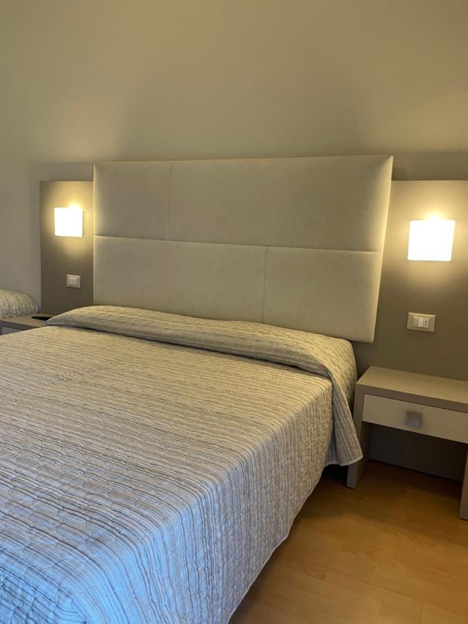 Hotel Vera Чезенатіко Екстер'єр фото